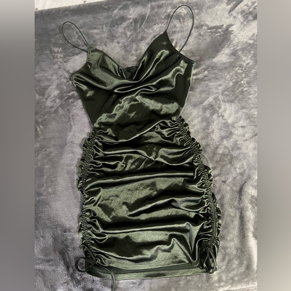 Dark khaki green, Solid-color.